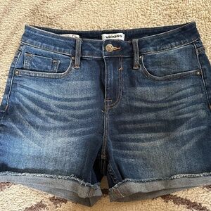 Vigoss Marley Roll Cuff Short in Medium Wash in size 28
